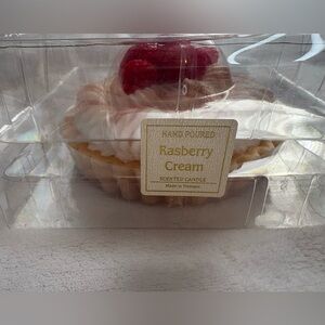 Raspberry Cream Scented Candle